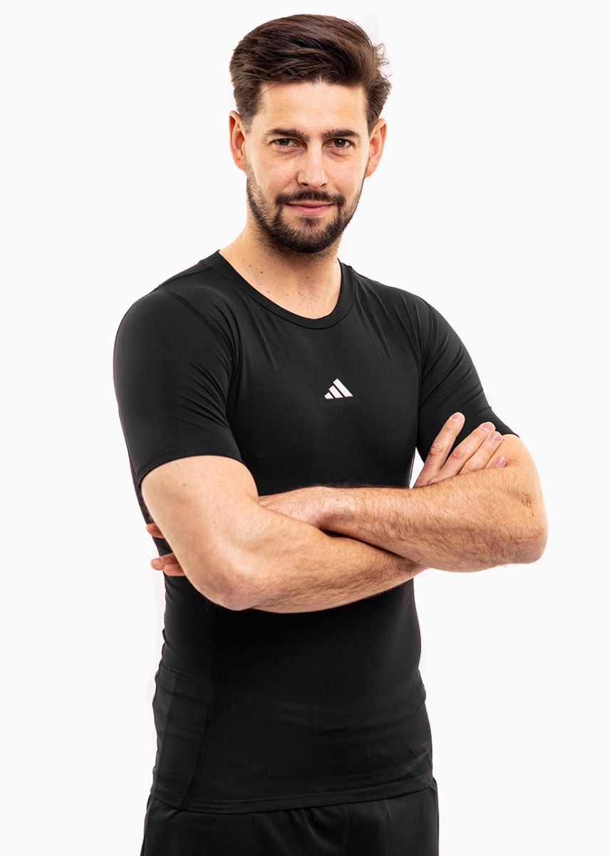 adidas Tricou pentru bărbați Techfit Short Sleeve Tee JP4674 adidas Tricou pentru bărbați Techfit Short Sleeve Tee JP4674