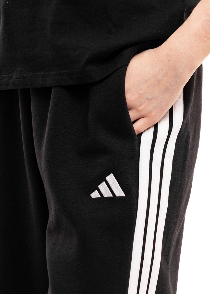 adidas Pantaloni pentru femei Essentials 3-Stripes Fleece Loose-Fit JE1276