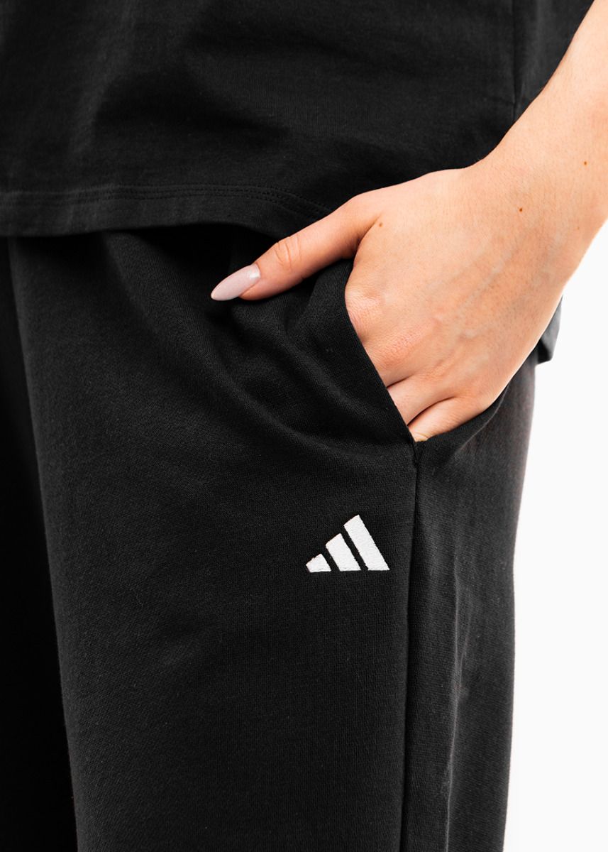 adidas Pantaloni pentru femei Essentials Small Logo Feel Cozy Open-Hem JC5921