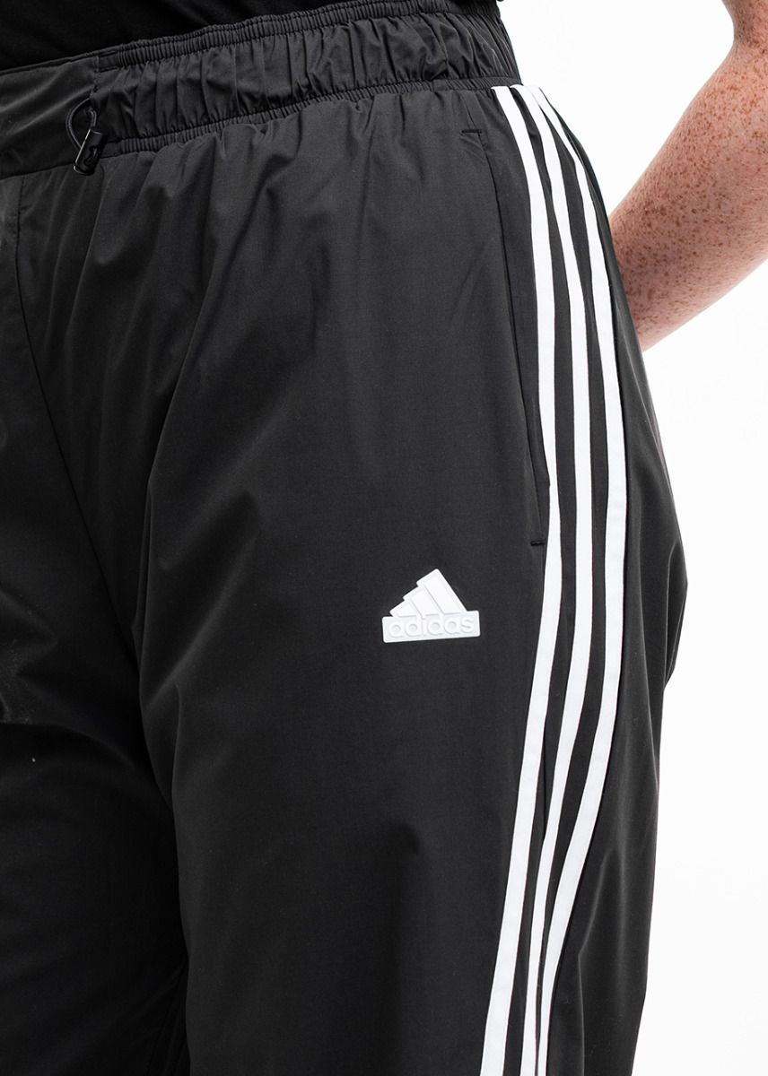 adidas Pantaloni pentru femei Future Icons Three Stripes Woven IP1567