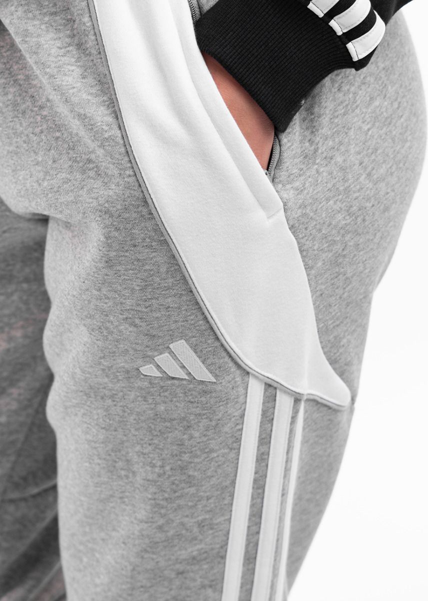 adidas Pantaloni pentru femei Tiro 24 Sweat IS1011