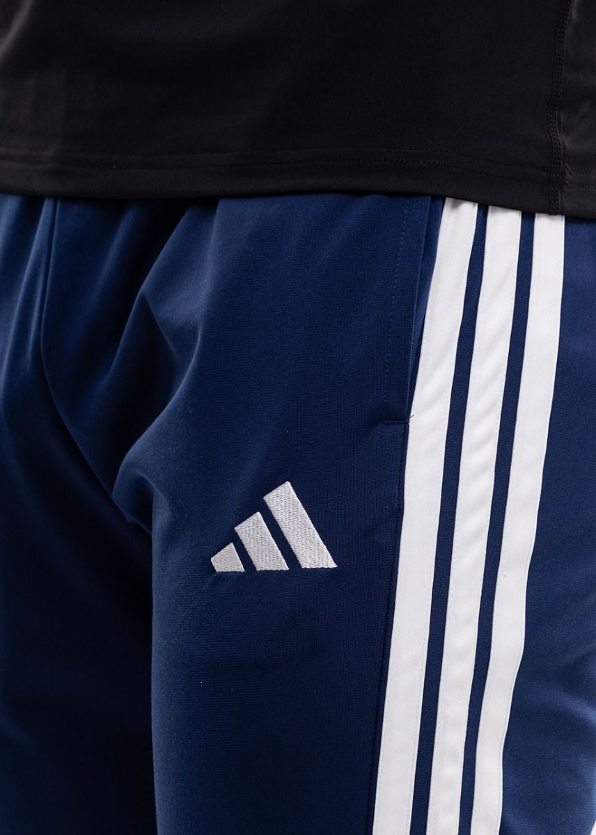 adidas Pantaloni bărbați 3-Stripes Tricot Regular Tapered JI8812 adidas Pantaloni bărbați 3-Stripes Tricot Regular Tapered JI8812