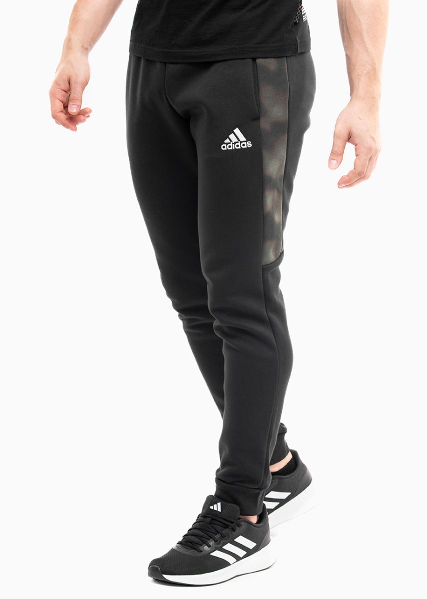 adidas bărbați pantaloni Essentials Camo Print Fleece Pants HL6929