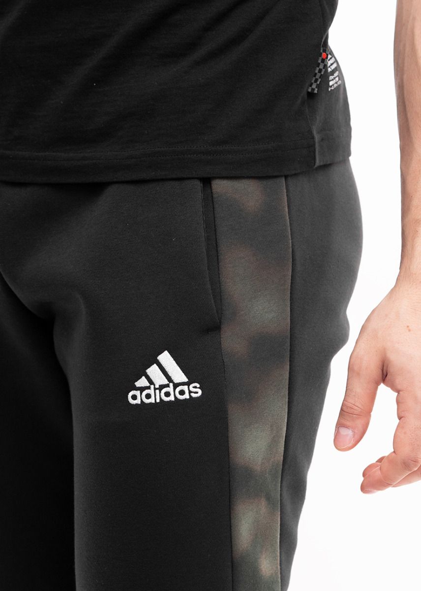 adidas bărbați pantaloni Essentials Camo Print Fleece Pants HL6929