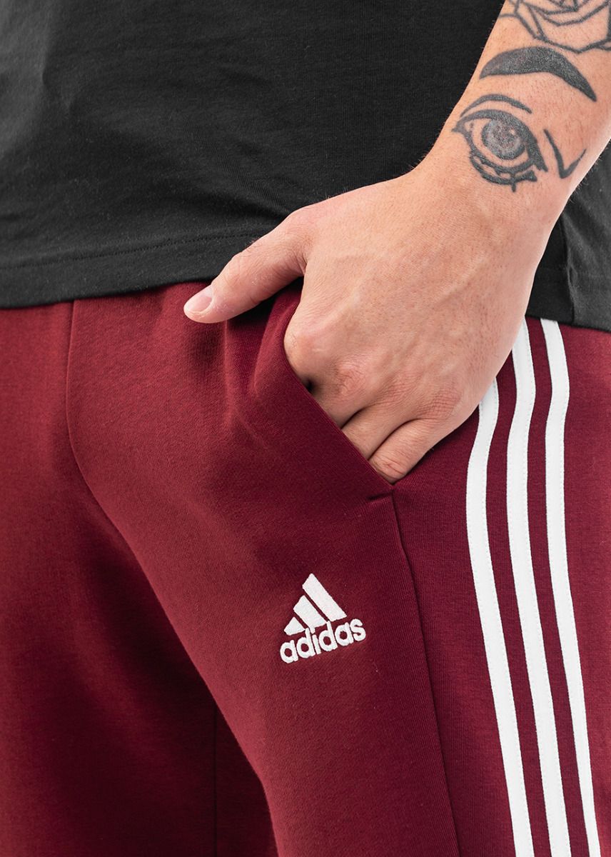 adidas Pantaloni bărbați Essentials Fleece 3-Stripes Tapered Cuff JG5951