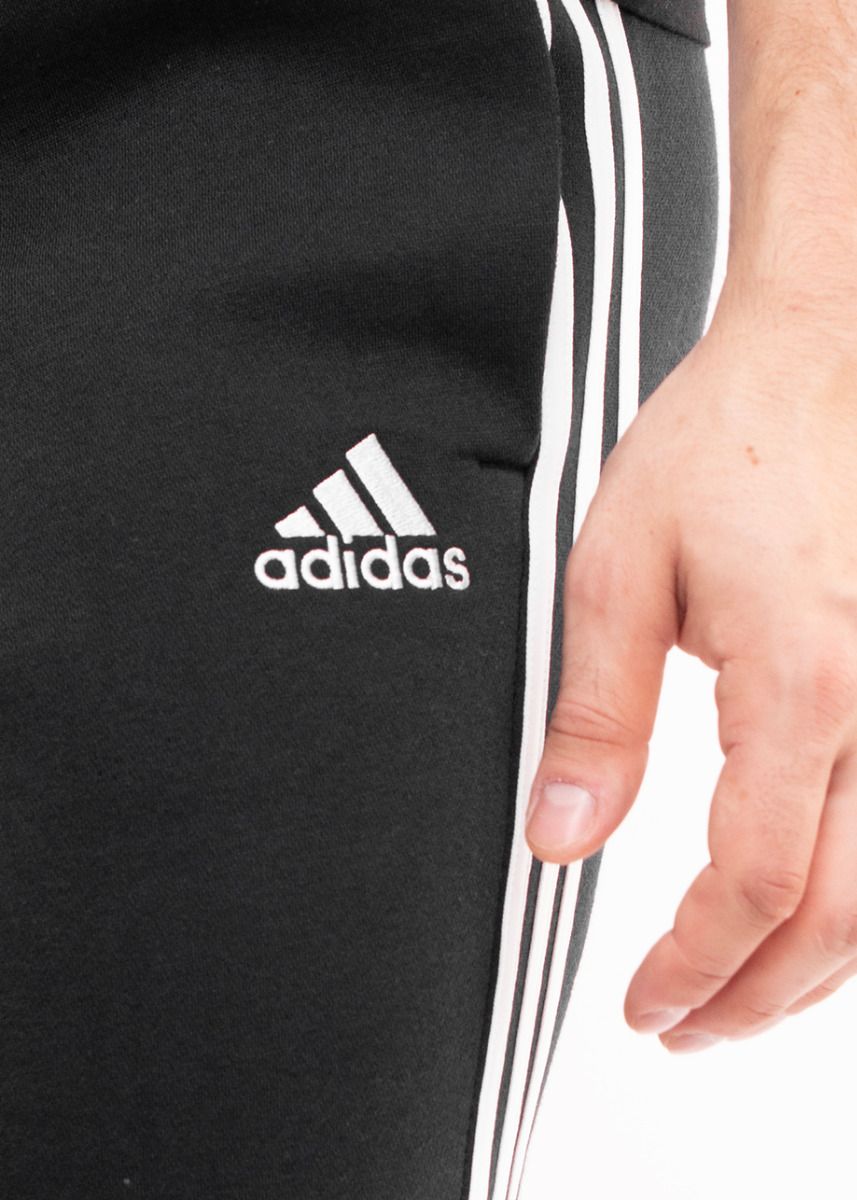 adidas Pantaloni Bărbați Essentials Fleece GK8821