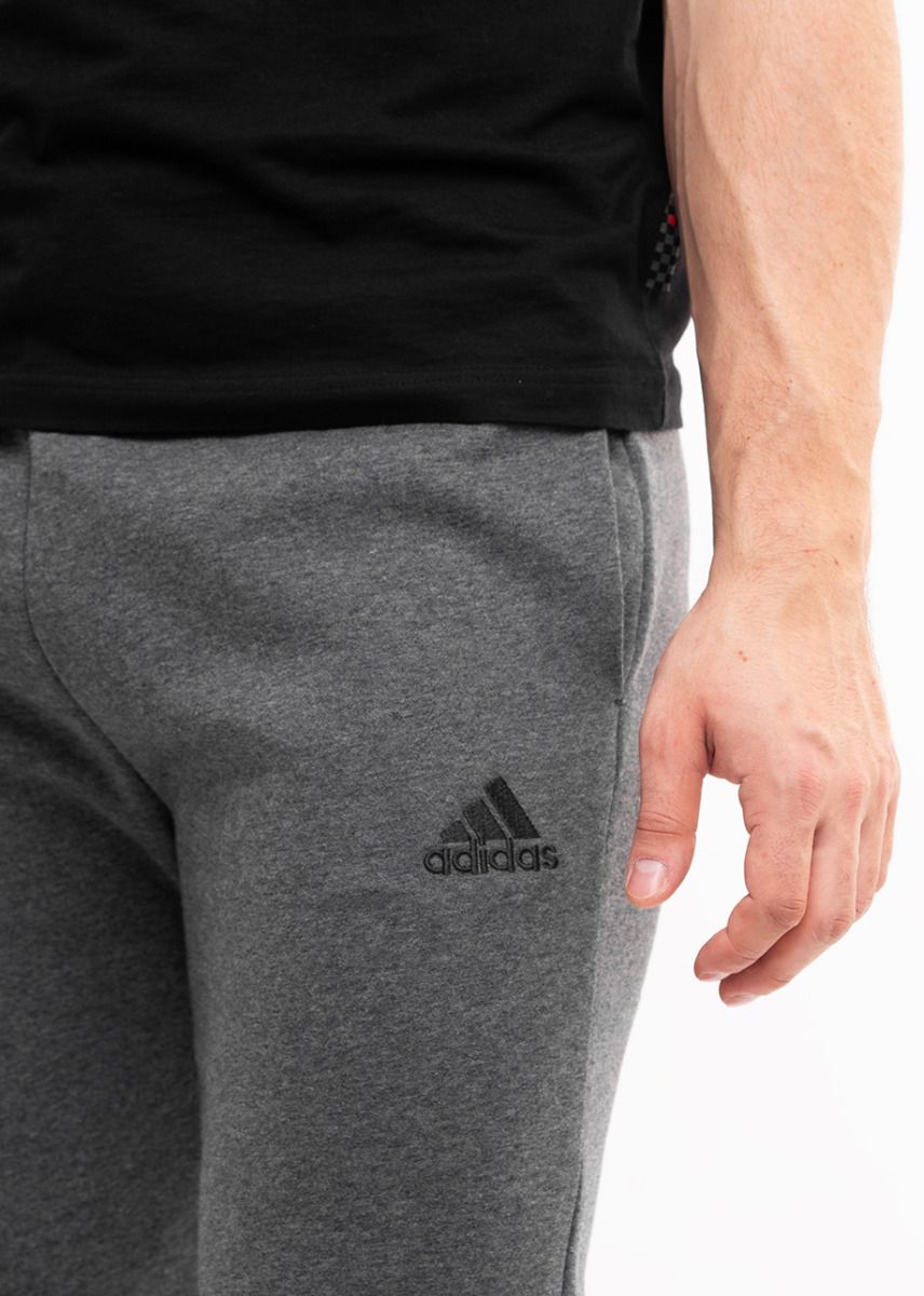 adidas Pantaloni Bărbați Essentials Fleece Regular Tapered HL2243