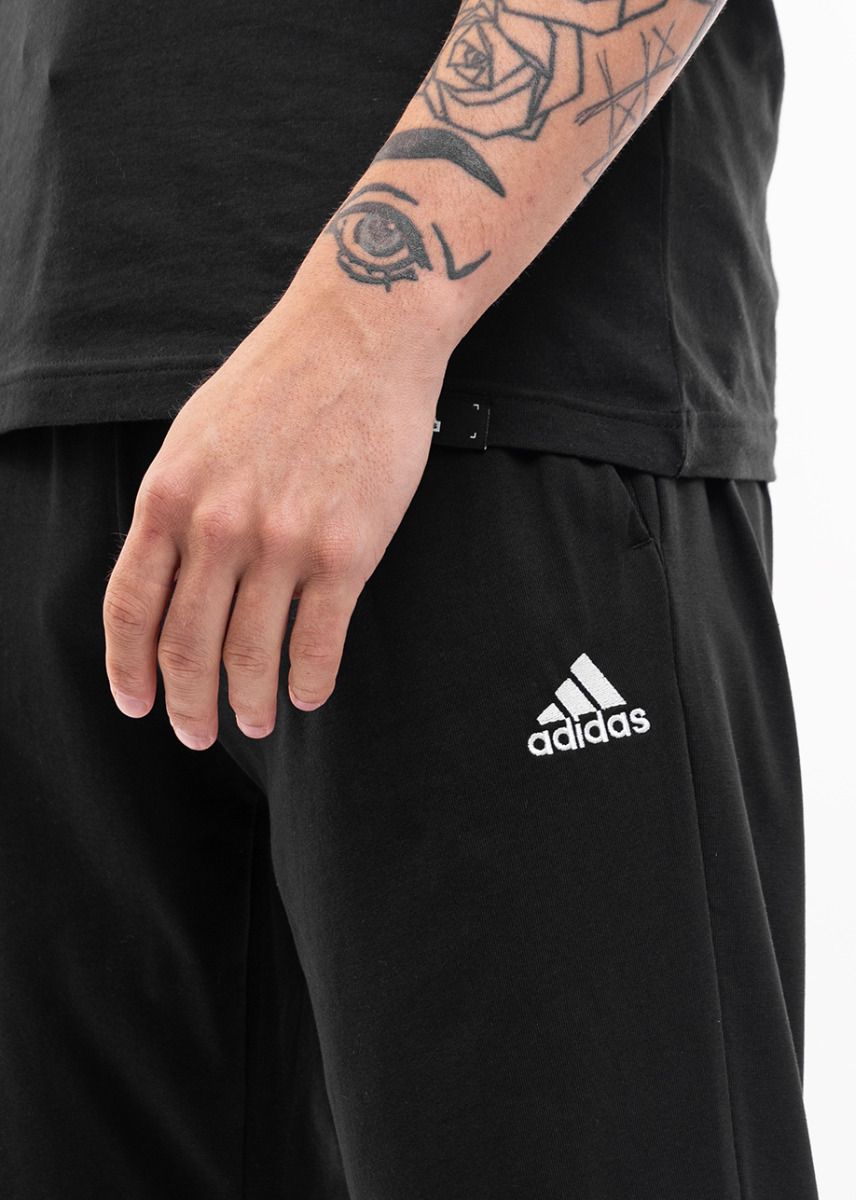 adidas Pantaloni bărbați Essentials Single Jersey Tapered Elasticized Cuff Logo IC0055