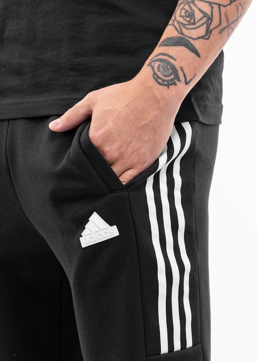 adidas Pantaloni bărbați House of Tiro Fleece IW0171