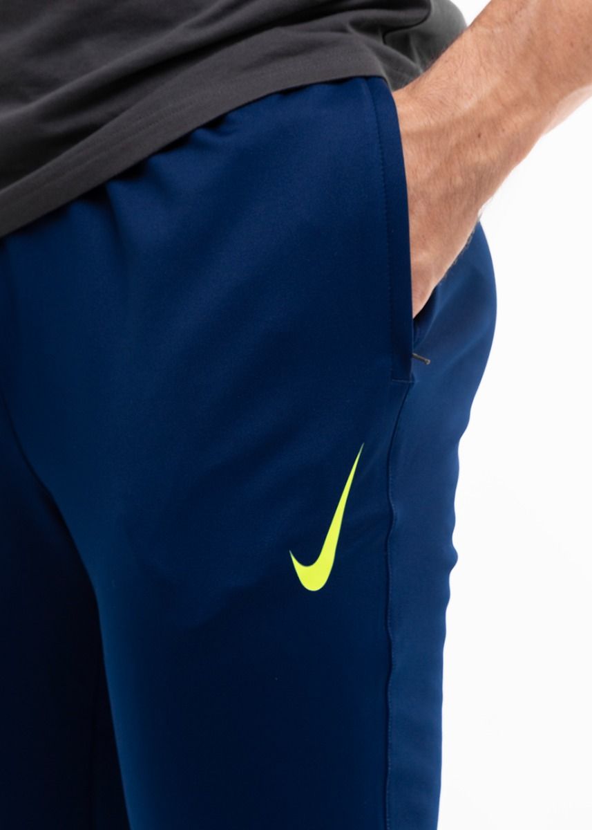 Nike Pantaloni bărbați Therma-Fit Strike Pant Kwpz Winter Warrior DC9159 492