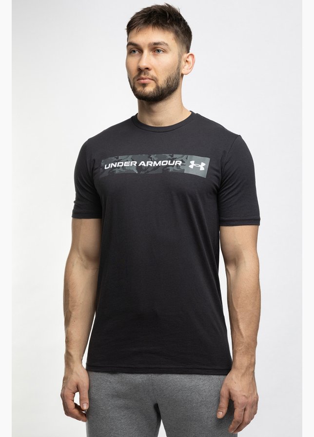 Under Armour Tricou pentru bărbați Camo Chest Stripe SS 1376830 001 Under Armour Tricou pentru bărbați Camo Chest Stripe SS 1376830 001