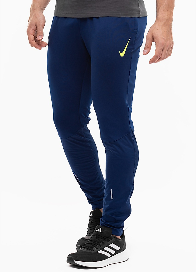 Nike Pantaloni bărbați Therma-Fit Strike Pant Kwpz Winter Warrior DC9159 492 Nike Pantaloni bărbați Therma-Fit Strike Pant Kwpz Winter Warrior DC9159 492
